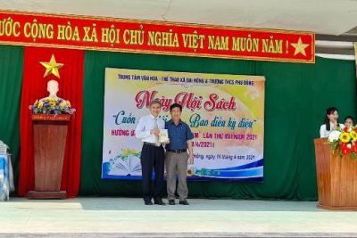 Trường THCS Phù Đổng tổ chức ngày sách Việt Nam với chủ đề “Cuốn sách tôi yêu – Bao điều kỳ diệu”