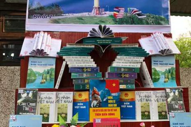 Trường THCS Nguyễn Huệ tổ chức ngày hội Sách và văn hóa đọc Việt Nam.