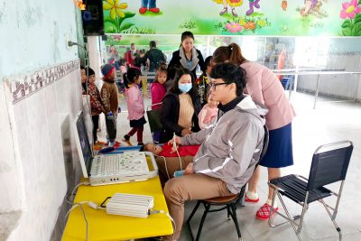 Bệnh viện Đà Nẵng khám sàng lọc tim, mạch cho trẻ tại trường mẫu giáo Đại Nghĩa